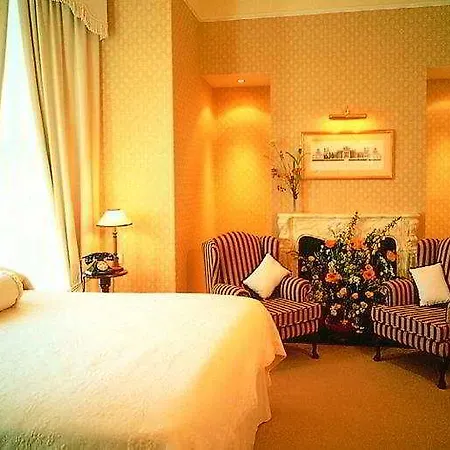 Butlers Townhouse Гостевой дом 4*