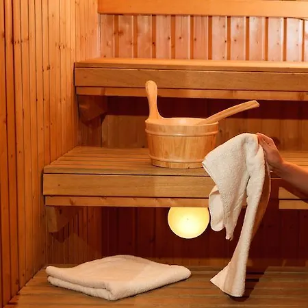 Hostal Isaacs *