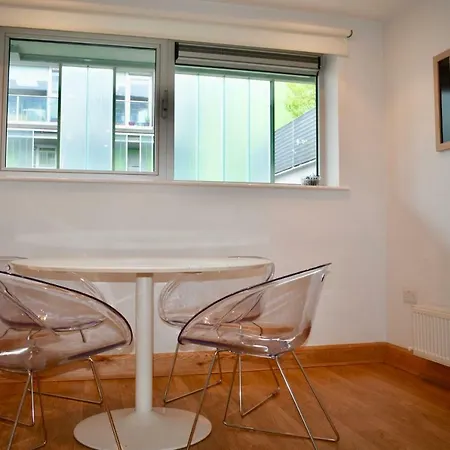 Bright 2 Bedrooms Near The 3 Arena Apartamento *
