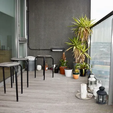Bright 2 Bedrooms Near The 3 Arena Apartamento *