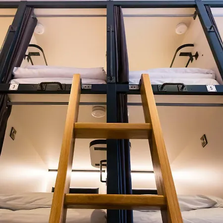 Latroupe Jacobs Hostel *