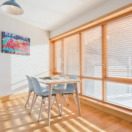 Apartamento 2 Bedroom Centre With Patio Sleeps 6 Dublín