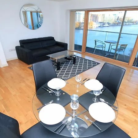 Magnificent Waterview Forbes Street Dublín
