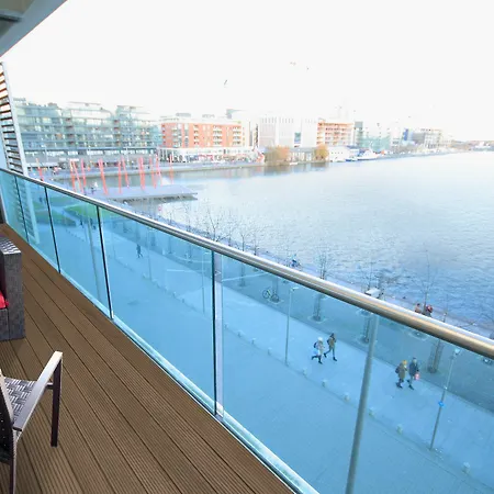 Magnificent Waterview Forbes Street Dublín