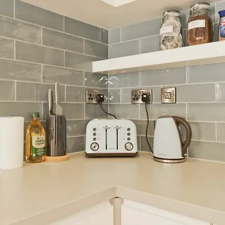Apartment 2 Bedroom In Centre Sleeps 6 *