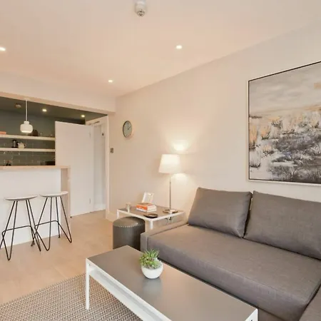 Apartment 2 Bedroom In Centre Sleeps 6 *