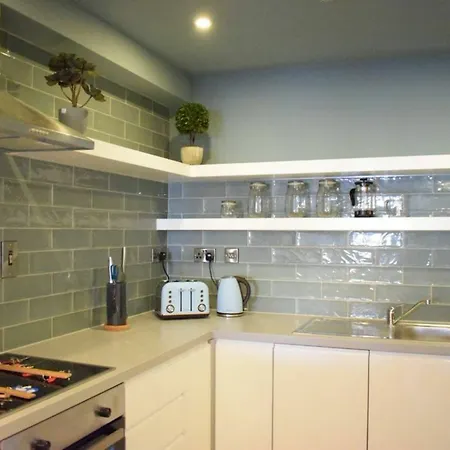 Apartment 2 Bedroom In Centre Sleeps 6 *