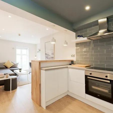 Apartment 2 Bedroom In Centre Sleeps 6 *