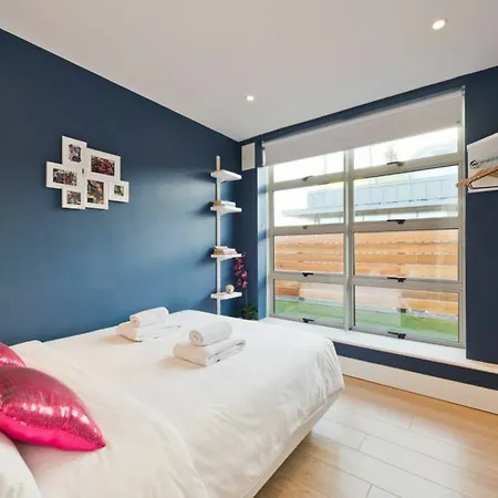 2 Bedroom Rooftop In Temple Bar Sleeps 6 Dublin