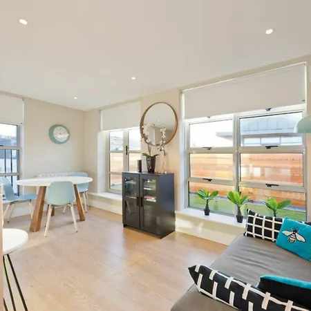 2 Bedroom Rooftop In Temple Bar Sleeps 6 *