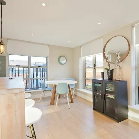 2 Bedroom Rooftop In Temple Bar Sleeps 6 Dublin