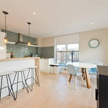 2 Bedroom Rooftop In Temple Bar Sleeps 6 Dublin