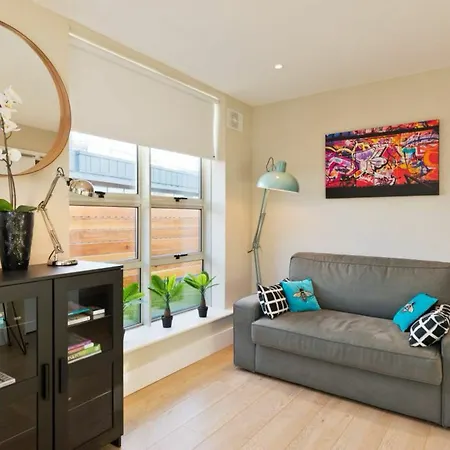 2 Bedroom Rooftop In Temple Bar Sleeps 6 *