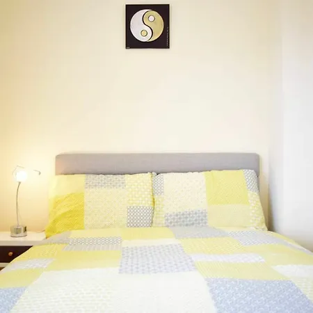 2 Bedroom House Near Centre Apartament