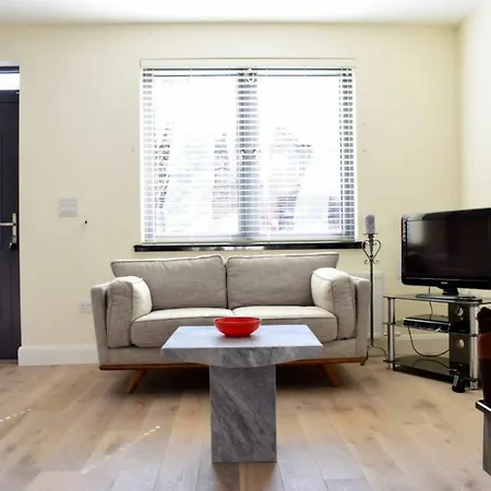 2 Bedroom House Near Centre * Dublin