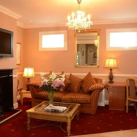 Uppercross House 3*