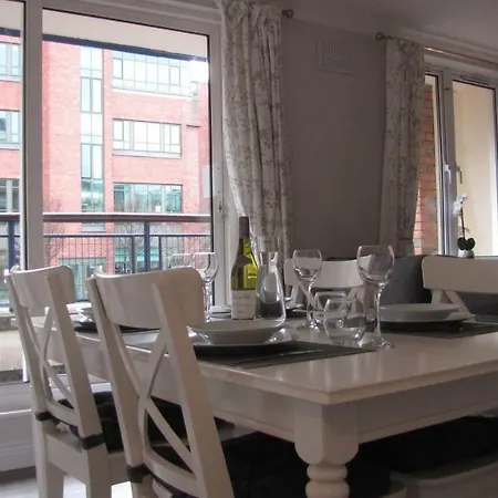 Centre Ifsc - 2 Bedroom Apartment *