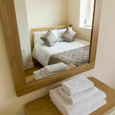 Pearse Street Apartment *