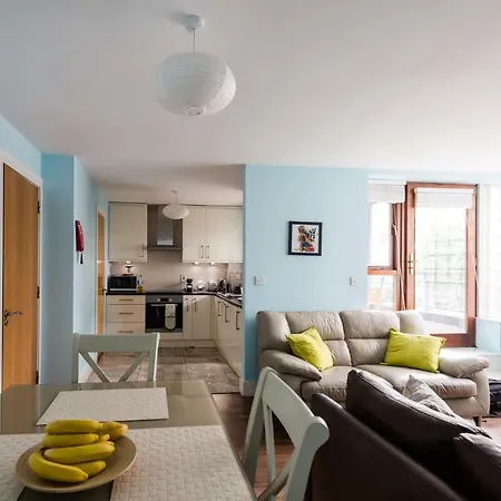Spacious 2-bedroom Near O'connell St Appartement *