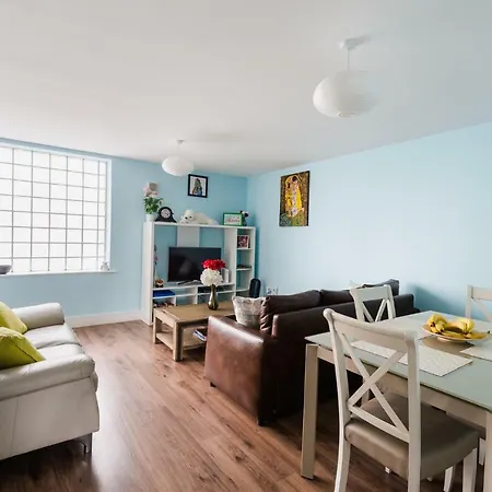 Spacious 2-bedroom Near O'connell St Appartement