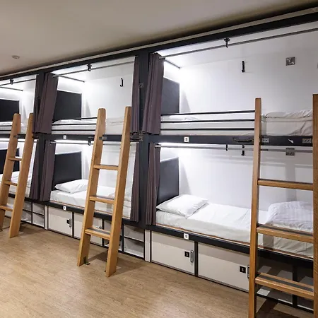Latroupe Jacobs Hostel