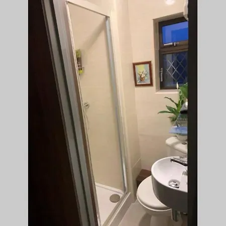 Upstairs - Private Kitchenette And Small En-suite Dublin