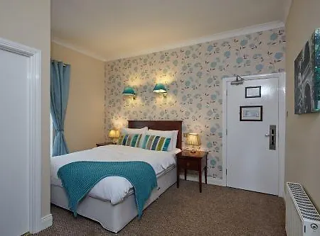 Uppercross House 3*