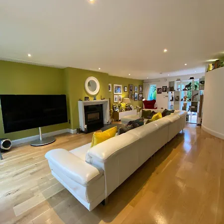 Stunning In The Heart Of Dalkey Holiday home *