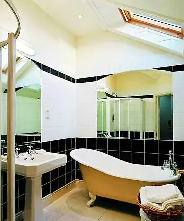 Merrion Hall Trans 4*