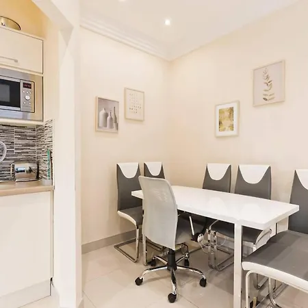 Apartment Captivating 2-bed In 1