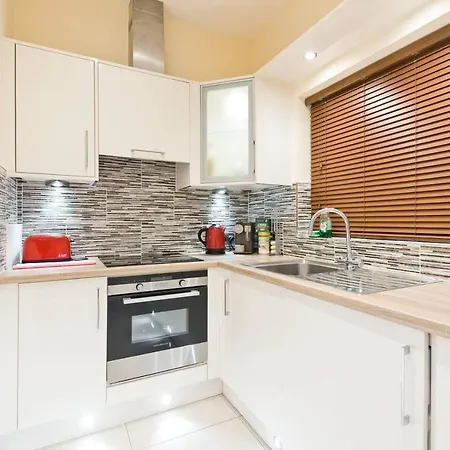 Captivating 2-bed In 1 Apartment *