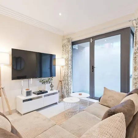 Captivating 2-bed In 1 Apartment *