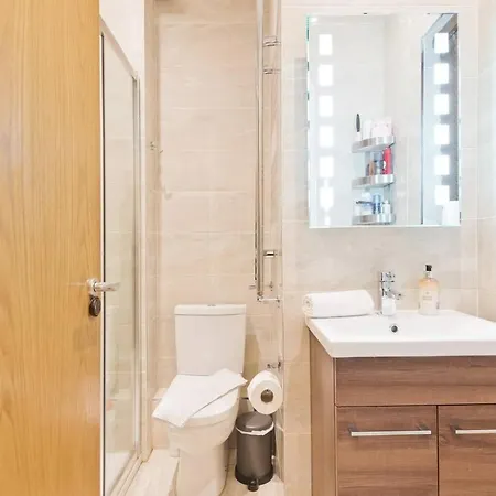 Captivating 2-bed In 1 Apartment *