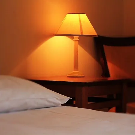 Lynams Hotel 2*