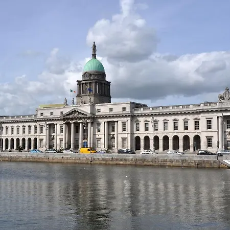 Most Central Location, Sleeps 12 Dublin
