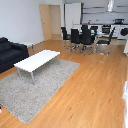 Apartment Most Central Location, Sleeps 12