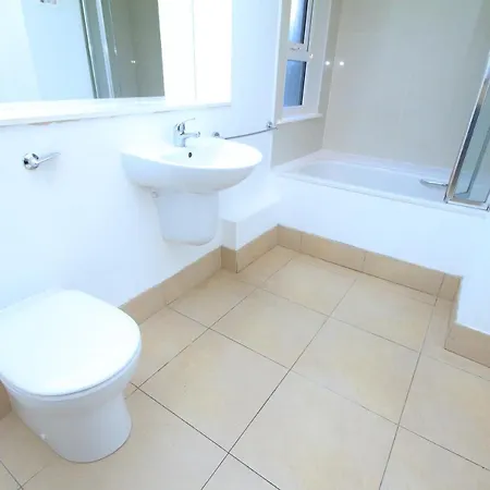 Apartment Most Central Location, Sleeps 12