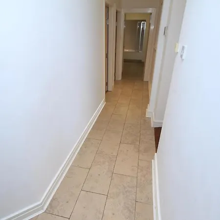Apartment Most Central Location, Sleeps 12