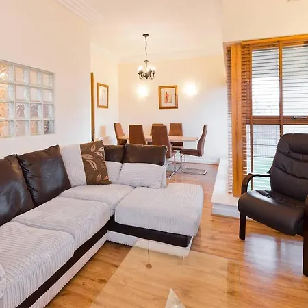Stunning 3-bed In 1 Appartement