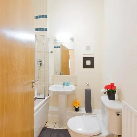 Stunning 3-bed In 1 Appartement