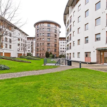 Immaculate 1-bed In 1 *