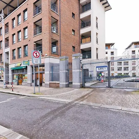Immaculate 1-bed In 1 *
