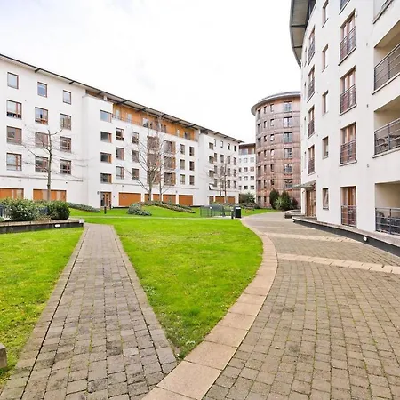 Immaculate 1-bed In 1