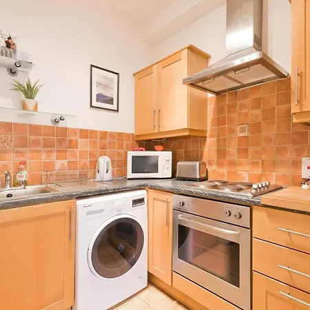 Immaculate 1-bed In 1 Apartment *