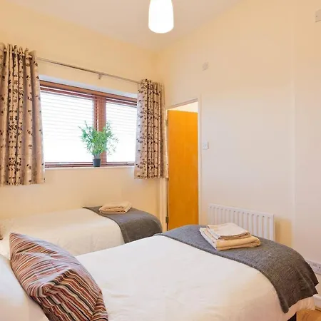 Stunning 3-bed In 1 Appartement *