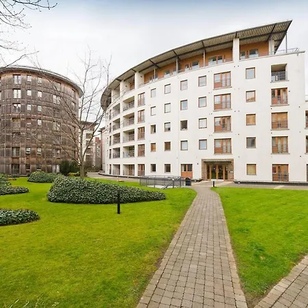 Stunning 3-bed In 1 Appartement *