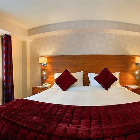 Brooks Hotel 4*
