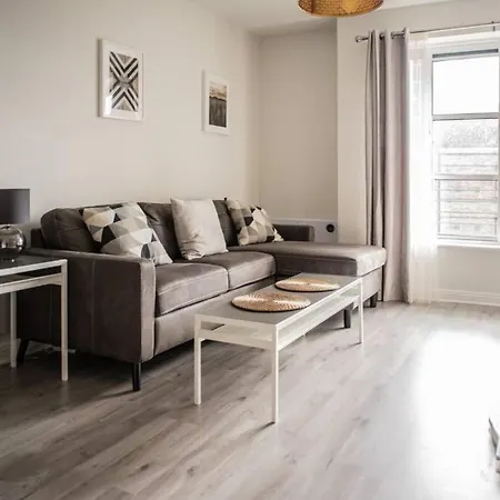 Harcourt Hall Apartment