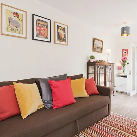 Charming Riverside - Minutes From Apartamento *