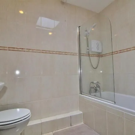 Сasa de vacaciones 3 Bedroom Family In Residential Area Near Centre *